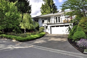 Edgemont Furnished 4 Bed 3 Bath House For Rent at 2810 Newmarket Drive North Vancouver. 2810 Newmarket Drive, North Vancouver, BC, Canada.