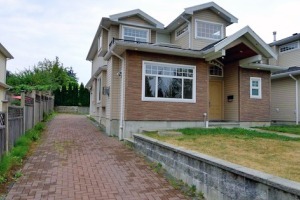 Metrotown Unfurnished 3 Bed 2.5 Bath Duplex For Rent at 5440 Oakland St Burnaby. 5440 Oakland Street, Burnaby, BC, Canada.