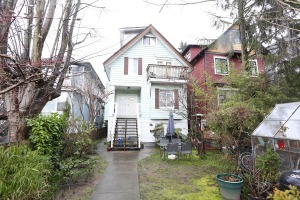 Kitsilano Furnished 2 Bed 1 Bath Triplex For Rent at 2629 West 5th Ave Vancouver. 2629 West 5th Avenue, Vancouver, BC, Canada.