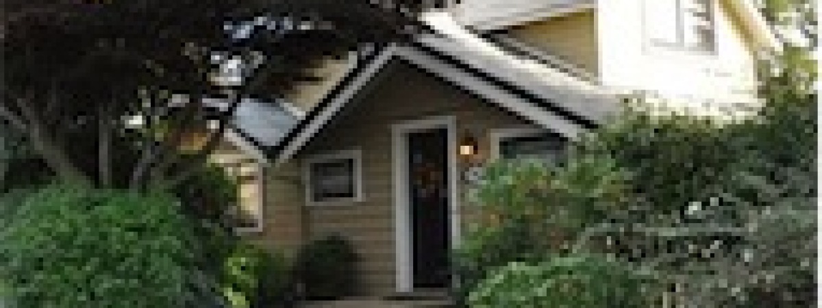 West Vancouver Unfurnished 3 Bedroom House For Rent in Dundarave. 1480 - 26th Street, West Vancouver, BC, Canada.