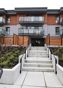 Unfurnished 1 Bedroom Apartment Rental at Cedarhill Manor in Uptown, New Westminster. 210 - 215 Mowat Street, New Westminster, BC, Canada.
