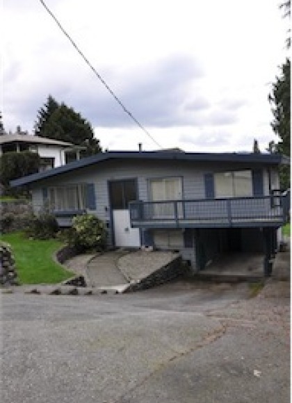Deep Cove Unfurnished 3 Bed 2.5 Bath House For Rent at 4657 Cove Cliff Rd North Vancouver. 4657 Cove Cliff Road, North Vancouver, BC, Canada.