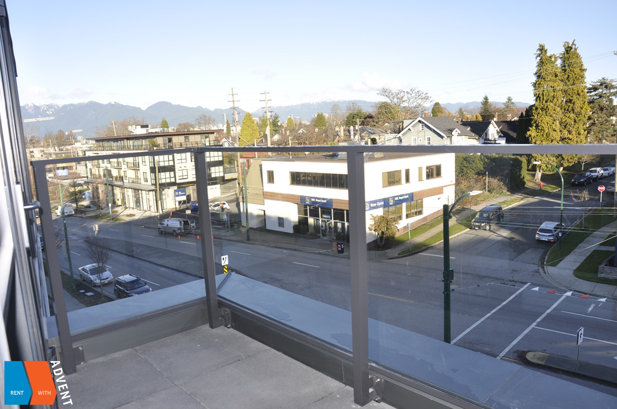 Arbutus Ridge Luxury Mountain View Penthouse Rental With Huge Roof Deck in Westside Vancouver. 502 - 2118 West 15th Avenue, Vancouver, BC, Canada.